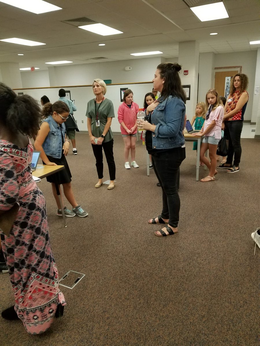 CCMMSRedwolves's tweet image. Thank you to our teacher leaders for putting together this great celebration moment for students in 6th grade. @HallCCMMS @BowmanCCMMS #ArcticWolves