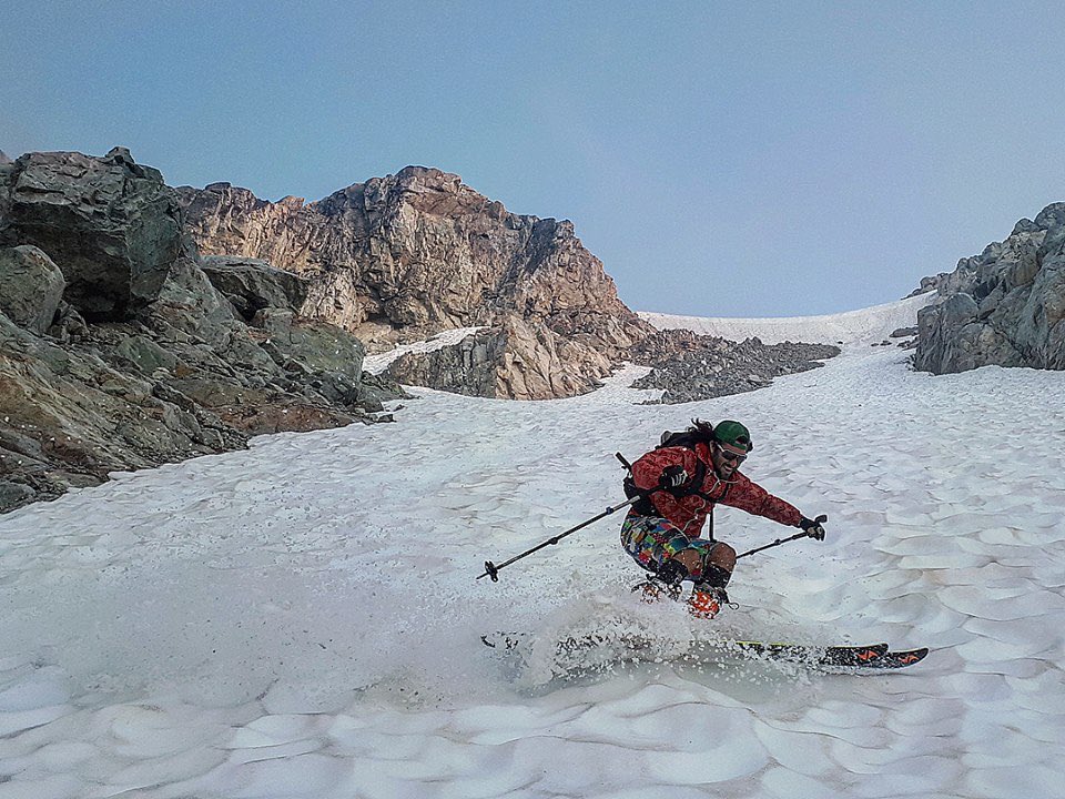 GlobalNieve's tweet image. #Repost @goar85 with @get_repost
・・・
Summer turns from the foggy valley through the fires smoke to the snowy alpine blue skies and back!! @whistlerblackcomb you are just too good!! ⛷ ❄️🇨🇦🔥#snowflow #skiallyear #earnyourturns #jouneymanpeak #callghanvalley #winteriscoming