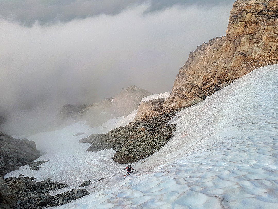 GlobalNieve's tweet image. #Repost @goar85 with @get_repost
・・・
Summer turns from the foggy valley through the fires smoke to the snowy alpine blue skies and back!! @whistlerblackcomb you are just too good!! ⛷ ❄️🇨🇦🔥#snowflow #skiallyear #earnyourturns #jouneymanpeak #callghanvalley #winteriscoming