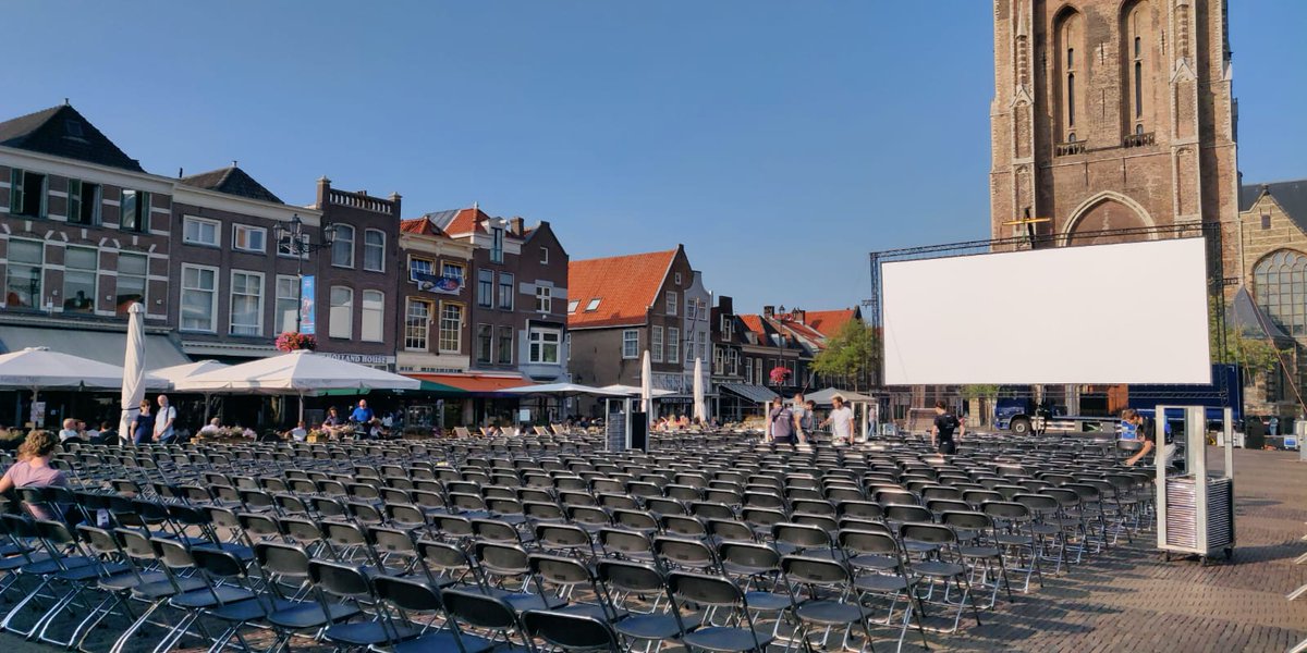 Vanavond is er op de Markt de openluchtbioscoop voor alle Delftenaren! Kom vanaf 21:15 langs om de film Game Night te kijken. Stoelen en banken zijn aanwezig! #openluchtbioscoop #gamenight #owee