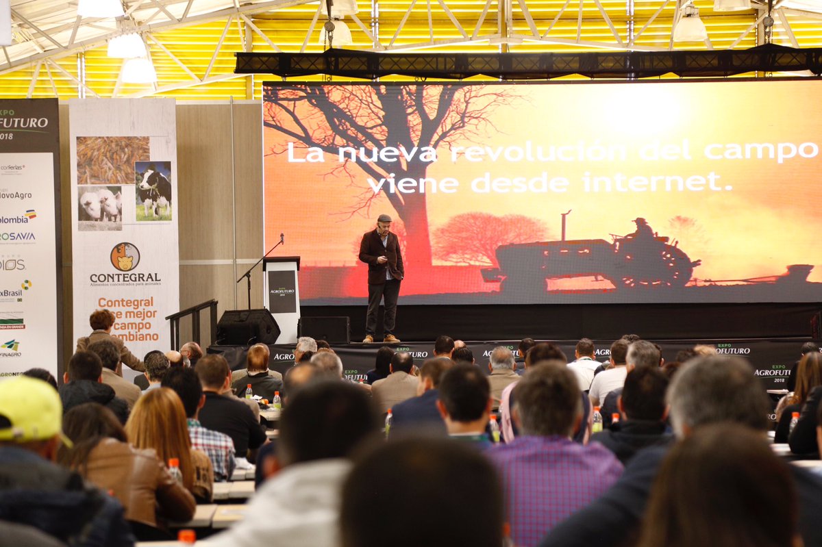 CorferiasBogota's tweet photo. Eddie Rodríguez, fundador de @tamberoweb se toma el escenario del #IXForoInternacionalGanadero de @ExpoAgrofuturo con su charla: El internet de los animales ¿Cómo conectar a los animales a su celular? https://t.co/3JKcJmGiOL