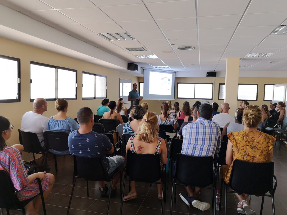 Muchísimas gracias a todas las familias que hoy acudieron al centro de salud de Maspalomas a la charla de Seguridad Vial en Familia.

Un placer enorme.