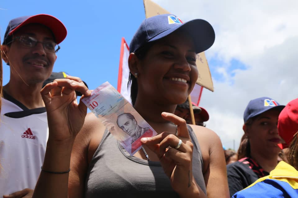 "El pueblo es sabio y paciente" y aquí estamos, en pie de lucha trabajando por la patria. Pdte. <a href="/NicolasMaduro/">Nicolás Maduro</a>, cuente con nosotros, juntos lograremos construir la prosperidad económica y la independencia plena, como lo soñaron Bolívar y Chávez.
#PuebloTrabajadorALaCalle