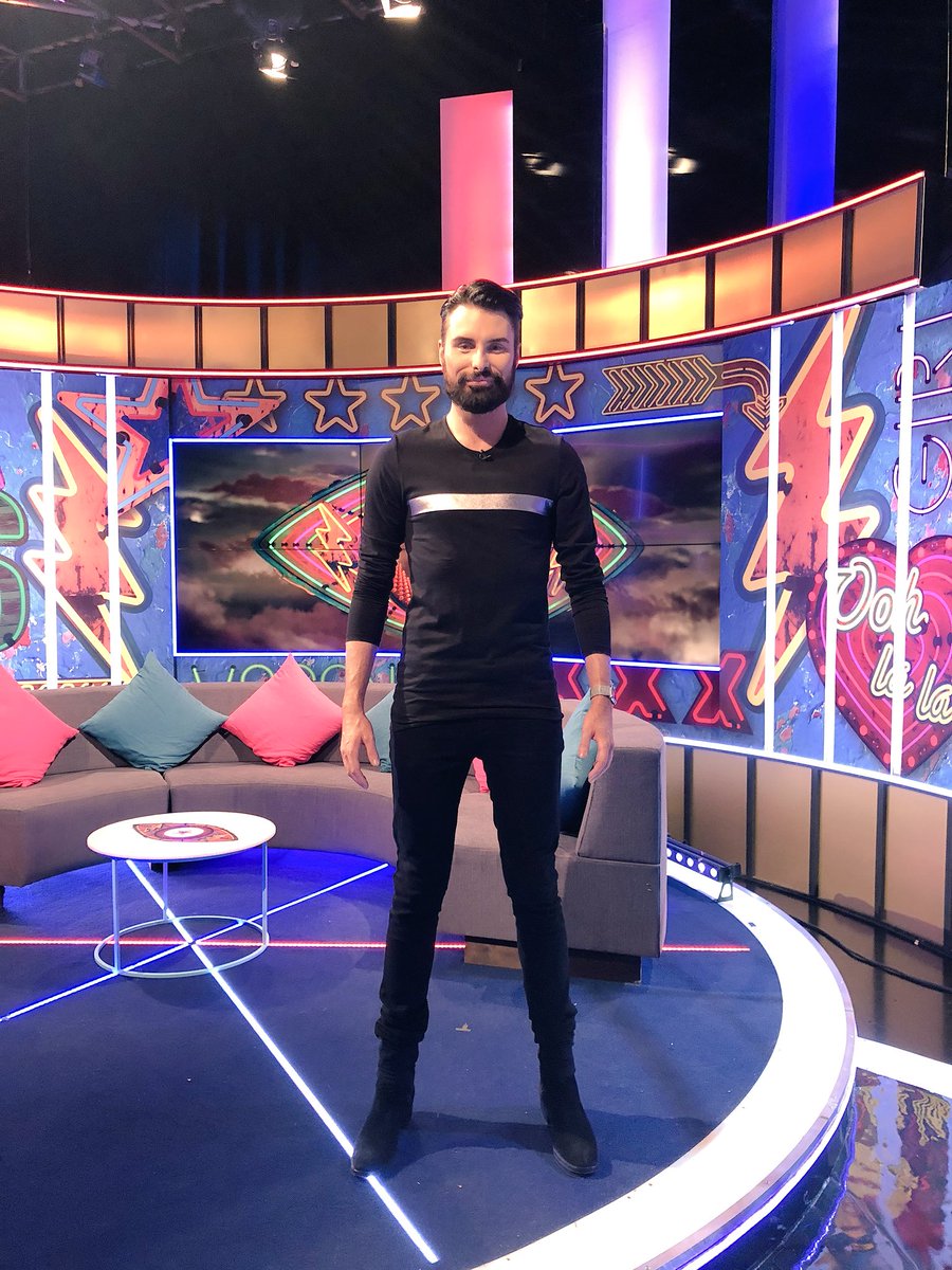 RylanStyle's tweet image. . @Rylan wears T-Shirt @__UNCONDITIONAL belt @ASOS jeans @cheapmonday boots @LouboutinWorld #CBB #CBBBOTS