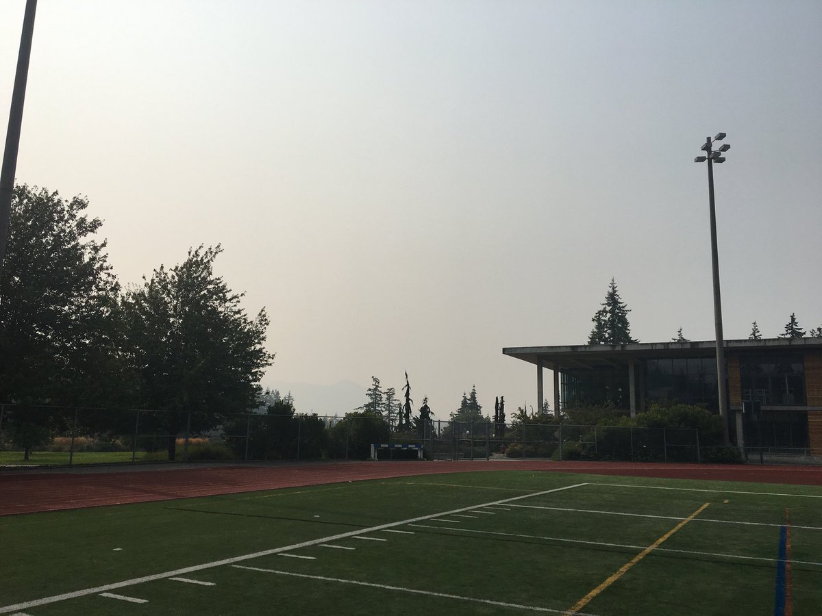 WWUCampusRec's tweet image. Air quality is Bellingham is officially in the “unhealthy” range today.
We recommend you avoid outdoor physical activity until things clear up. Bring your workouts inside!