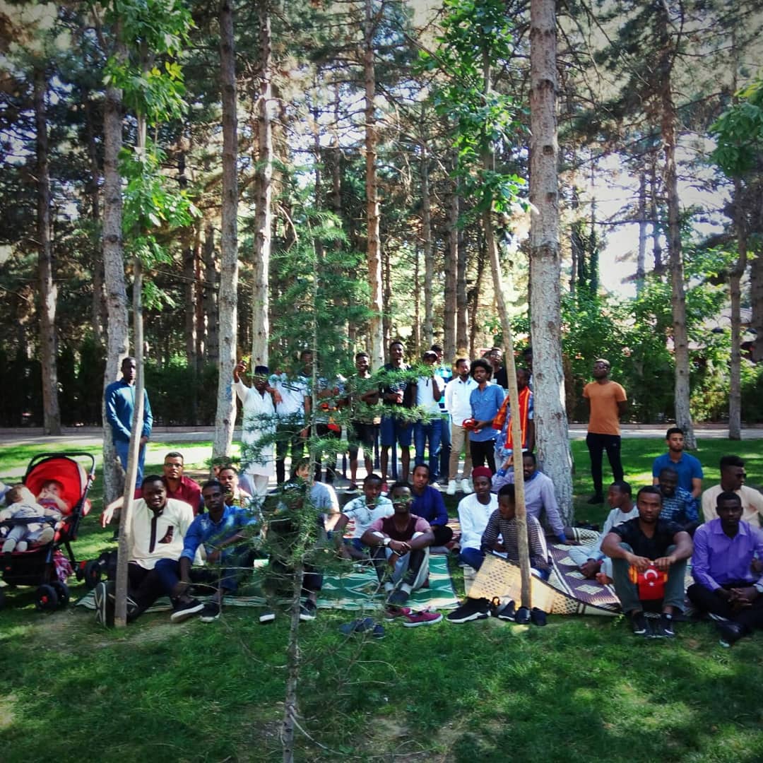 KUDER Afrika birimi mimizin Bayramın birinci gününde düzenlediği Piknik proğramı Bayram namazı , Sabah kahvaltısı Ve Beştepeler piknik alanında piknik yaptılar ...
Proğram yarışmalar oyunlarla devam etti. 
Afrika birimimiz e teşekkür ederiz.