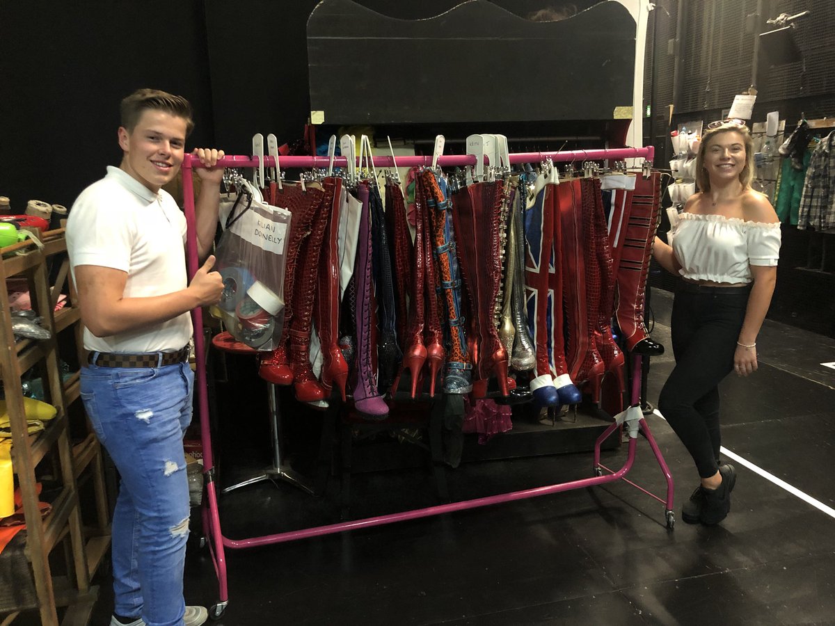 Thank you <a href="/davidhaydn/">David Haydn</a> for a great show and a fab backstage tour 🤓 <a href="/KinkyBootsUK/">Kinky Boots UK 👠</a>