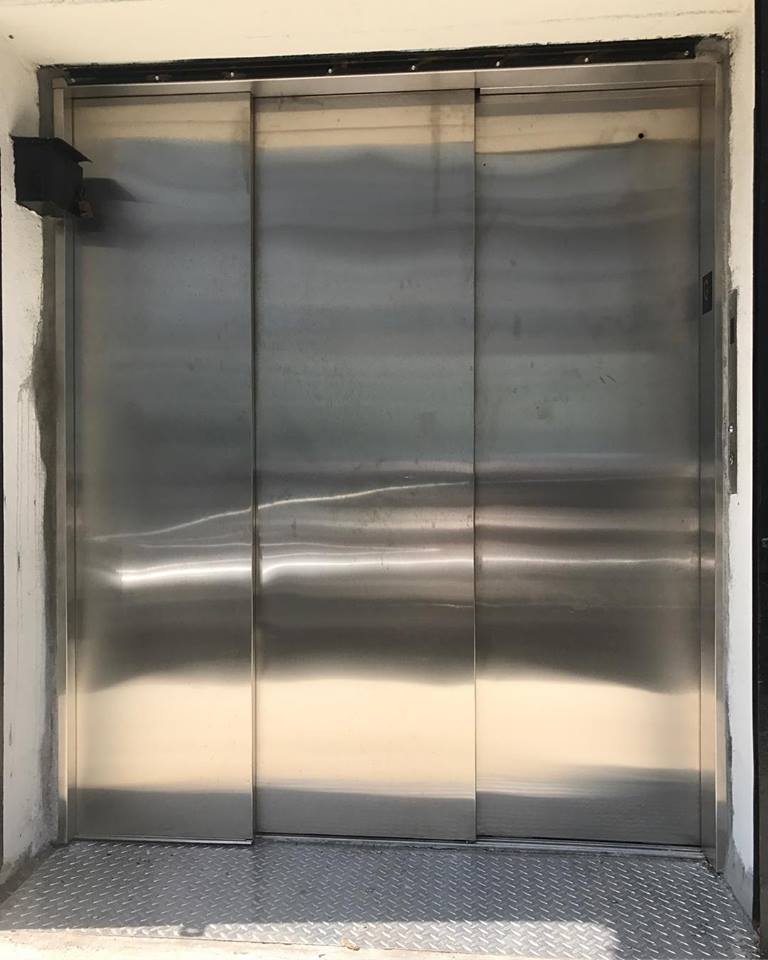 DuralDoor's tweet photo. Made to withstand the great outdoors ⛰Three speed stainless steel elevator doors manufactured and installed right here in our home town #longislandcity
#duraldoor #elevator #elevatordoor #elevatordoorcompany #elevatordoormanufacturer #elevatorentrance #stainlesssteel #nyc https://t.co/mFScKWGZbq