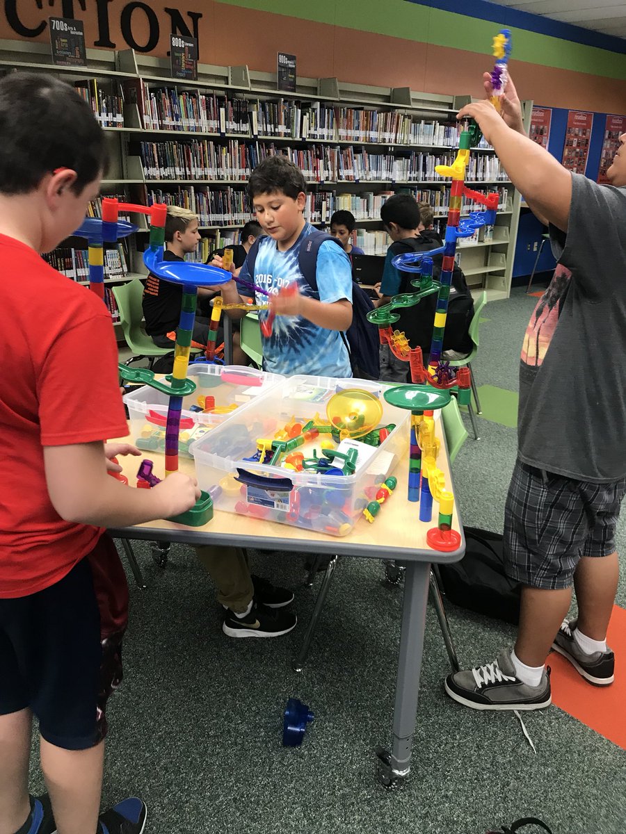 MichelleMcPhet's tweet photo. Shout out to Mrs. Galvan for keeping our library open daily at lunch with a variety of hands on activities for our students to enjoy! #liveoakgrizzlies #tcsdshare https://t.co/ghujmLGmo9