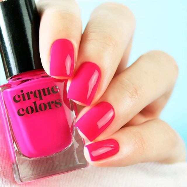 cirquecolors's tweet photo. These neon hot HOT fuchsia pink creme nails feature RETAIL THERAPY from the #VICE2018Collection ππ₯Β available at #CirqueColors.com and select retailers. Photo by @yyulia_mΒ π
π» https://t.co/d4gwA6UIjz https://t.co/8oKFtw9zCt