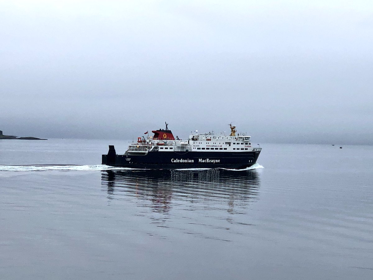 minchpilot's tweet photo. Today’s views from the Bridge of @CalMacFerries MV Isle of Mull - its been another busy day between #Oban and #Craignure #Mull ⛴😊 #lifeatsea @DuartCastle #Scotland https://t.co/afQajcWRXv
