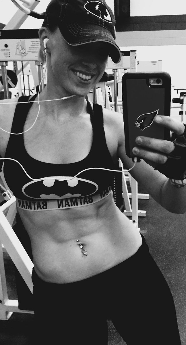 MorganFey_MF's tweet photo. #tuesdaymotivation ... Better than yesterday. Rise and grind. Health is a priority - physically, mentally, spiritually. 👉 💪 👈 🙌 👊 🏋️ @AZCardinals https://t.co/MUEC9znjFt