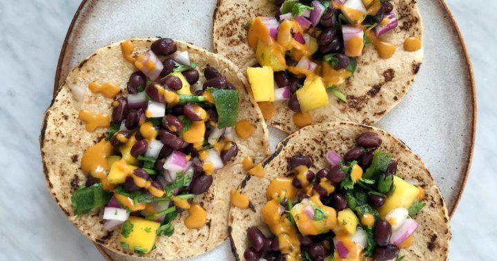 NaturesWM's tweet photo. Simple #plantbased tacos for #tacotuesday https://t.co/HTrsVSRTeD #healthyfood #recipes #certifiedhappyhealth https://t.co/F6f38SBNBF