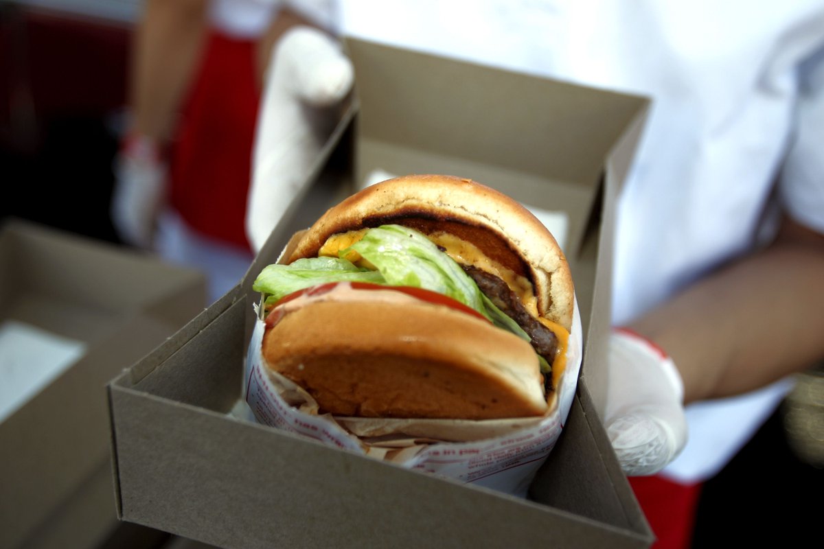 eaterpdx's tweet image. Burger behemoth In-N-Out is coming closer to Portland than it has ever been pdx.eater.com/2018/8/21/1776…