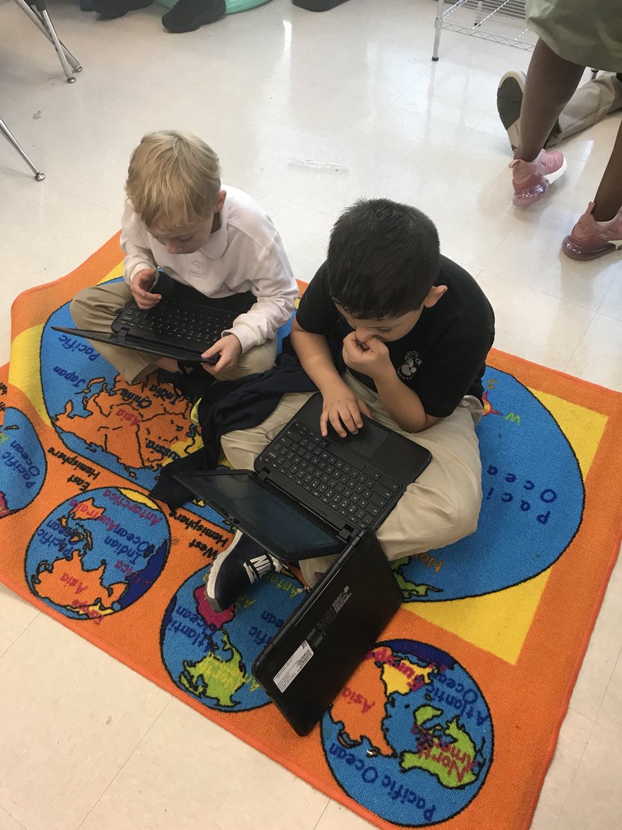 Woods_PFESela's tweet image. What’s the BIG IDEA? Guiding questions + Collaboration with peers helps students identify the theme of a text. #weread #developingstrategies #comprehensionmatters #thepeytonway @APSPeytonForest @HeyyMissJohnson @GiftedPFES