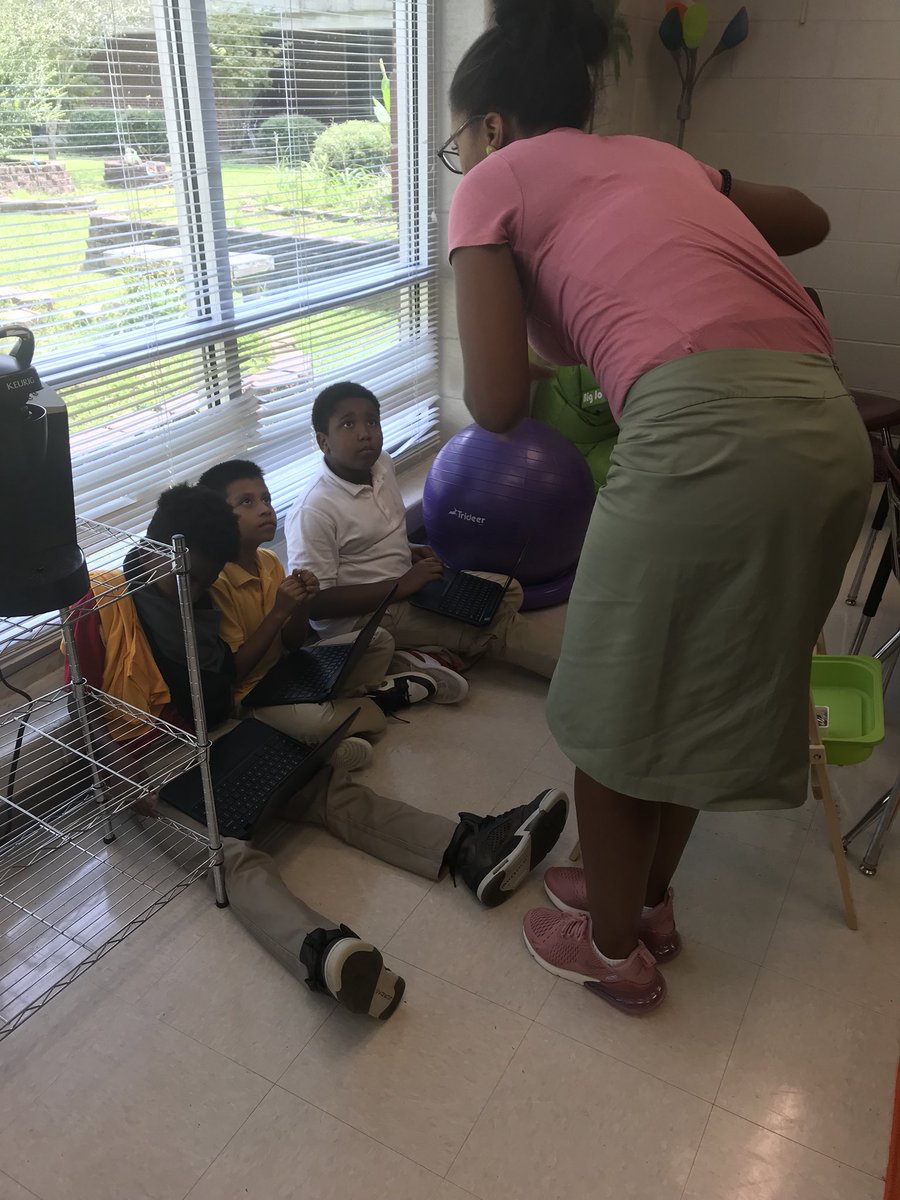 Woods_PFESela's tweet image. What’s the BIG IDEA? Guiding questions + Collaboration with peers helps students identify the theme of a text. #weread #developingstrategies #comprehensionmatters #thepeytonway @APSPeytonForest @HeyyMissJohnson @GiftedPFES