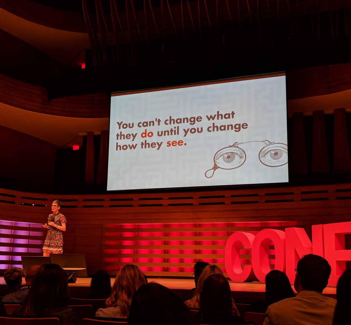 nandasobreira's tweet image. "You can't change what you do until you change how you see it" "you need to look at your stuff through the lens of your customers eyes, with their truth" @tamadear at #conex