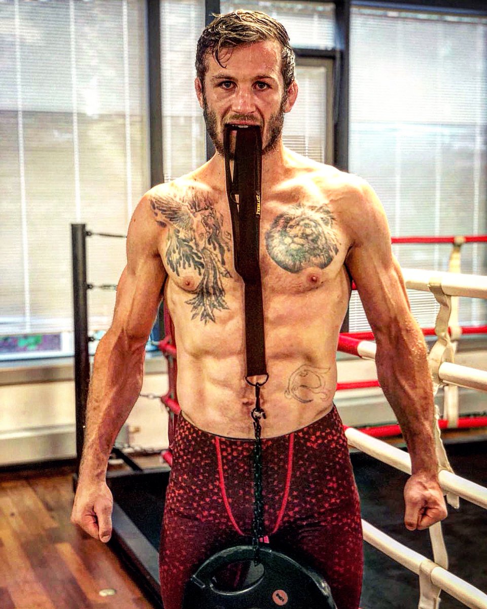 Your chin is only as strong as your neck 🦍 After each training I do different variations of neck exercises 💪 #neck #ironchin #t800 #mmaspirit8