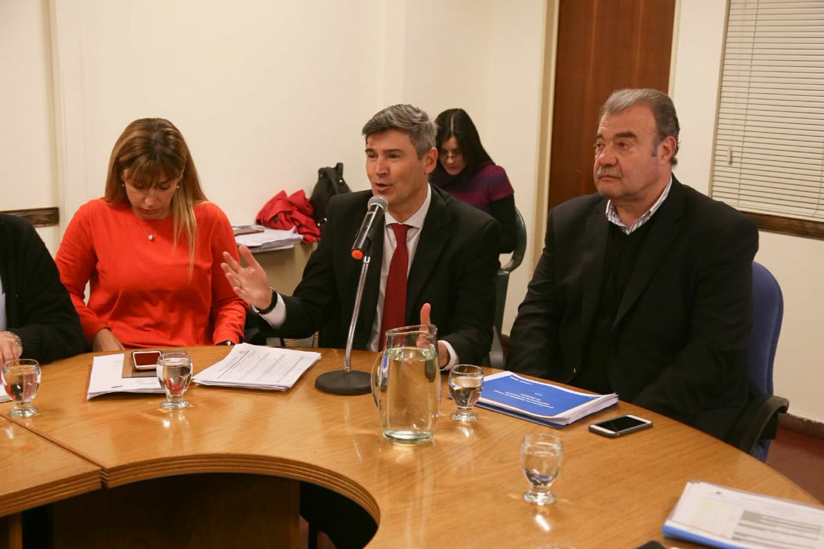 LegislaturaCBA's tweet photo. #SaludHumana. ▶La #Comisión cuenta con la presencia del Ministro de Salud, Dr. @FranFortunaCba, quién adelantó las actualizaciones de las obras que viene realizando el Ministerio en materia de Infraestructura, inversión en equipos, refacciones, readecuaciones. https://t.co/04fMOaJfJ3