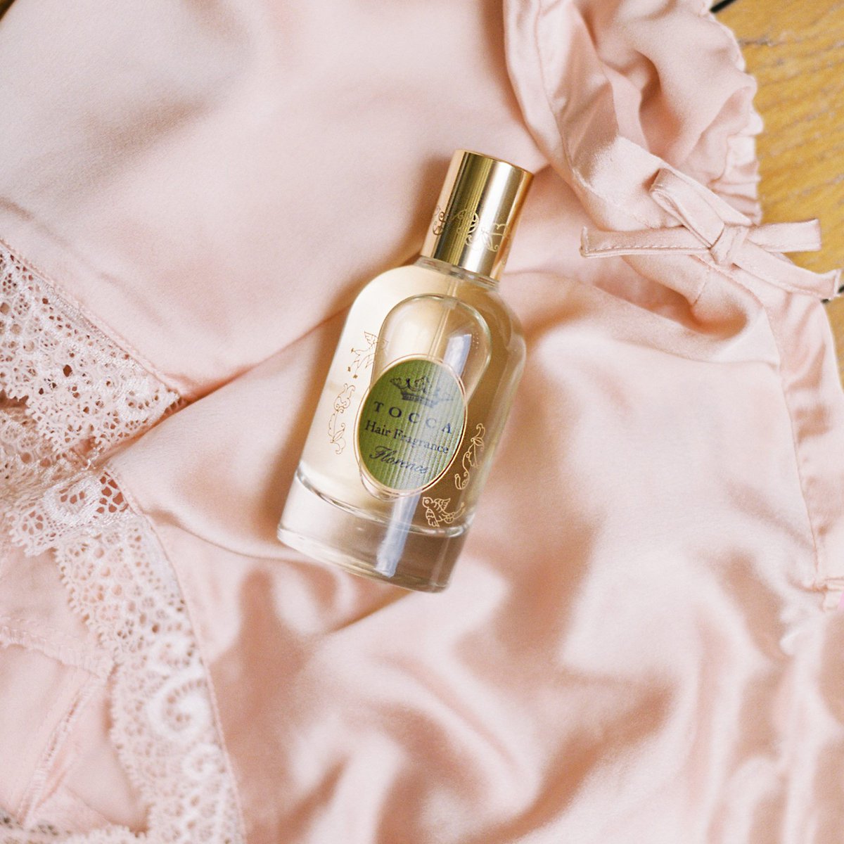 Carry the notes of gardenia and give your hair a silky shine with the Florence Hair Fragrance.  🌸
Photo by: Abigail Lewis Photography