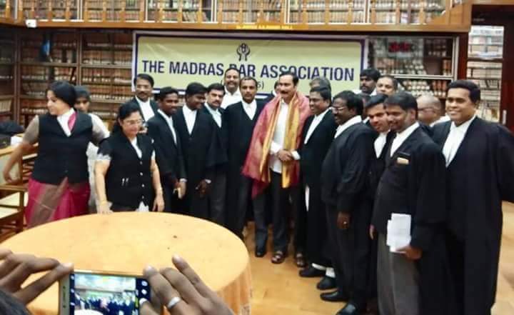 Thiyaguptn's tweet photo. நீதியை நிலை நாட்டிய மனுநீதி சோழனின் ஆசியுடன் மக்களுக்கு எதிரான 8 வழிச்சாலை திட்டத்தை எதிர்த்து மக்களுக்கு நீதியை பெற்றுத் தந்த நீதியரசரும், இளவரசரும்...
#Anbumani #AnbumaniRamadoss #Ramadoss #Leadthechange #Changeandprogress #PMK #8WayRoad #expressway https://t.co/QLaCWU9CX3