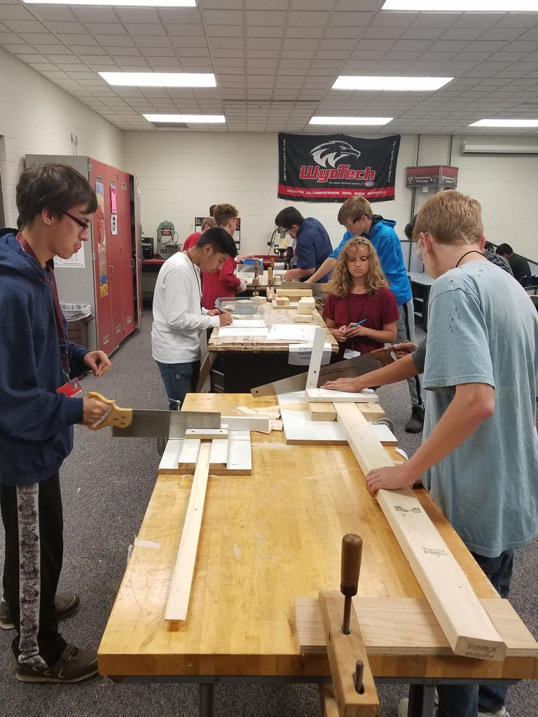 GHSEngineerTech's tweet photo. 6th hour #IntroToEngDes assembly line is hoping! #manufacturing https://t.co/FF4FSbIC5d