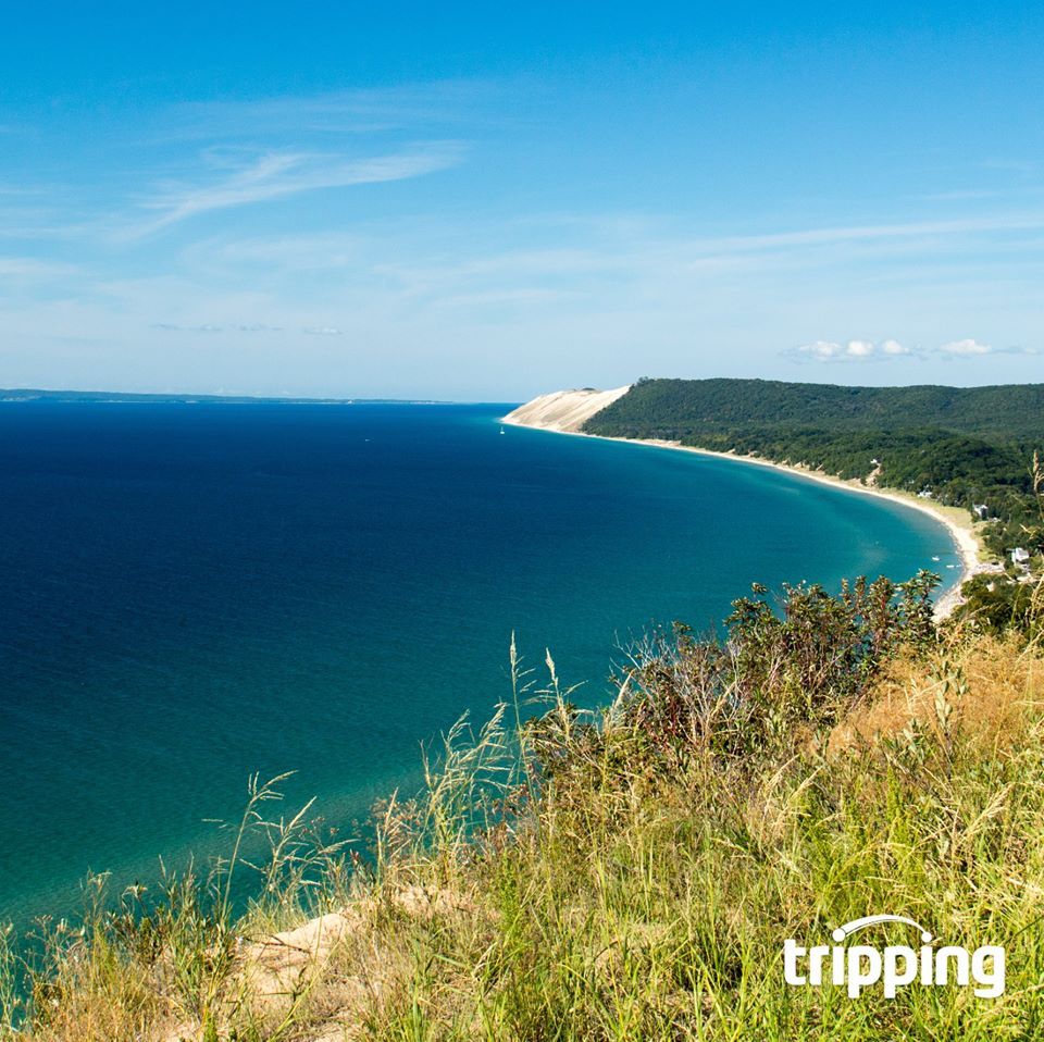 No, it's not New Zealand or the Caribbean or the sparkling California coast! This is Lake Michigan, as seen from <a href="/SleepingBearNPS/">Sleeping Bear Dunes National Lakeshore</a>! 💚💙 bit.ly/traverse-city-…