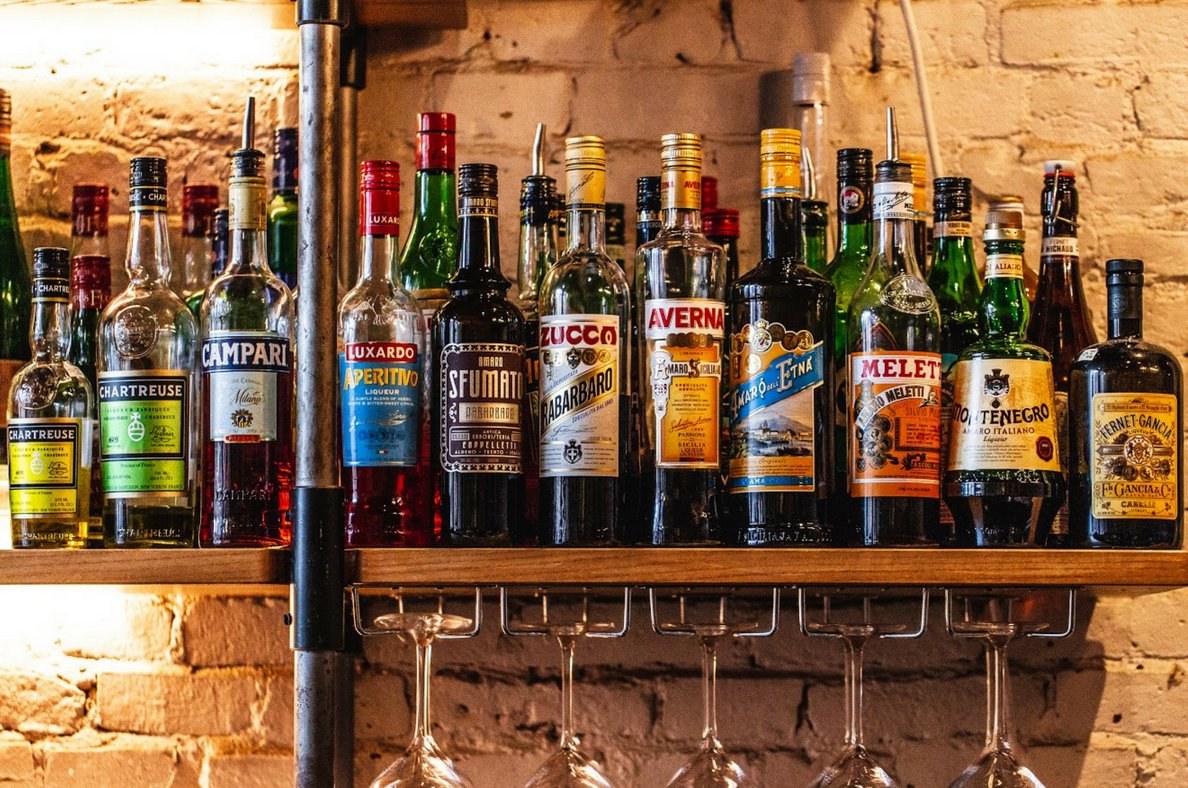 blythandburrows's tweet photo. The Edge of Amaro
.
photo by @anthonydibiasephotography // #portlandmaine #cocktails #craftcocktails #drinks #bartender #mixology #barscape #beautifulbars #bar #blythlyfe #cocktailbar #barshelf #barlife #mixologist #modernbartender #nightlife #worldsbestbars #bardesign https://t.co/70Cumb4wTG