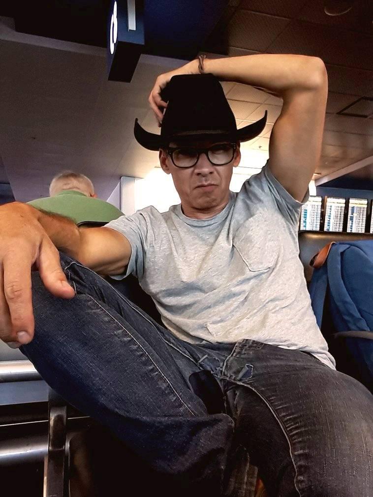 Bojorquez's tweet photo. I am back in twitter after a break to deal with life y'all!
I am feeling and looking good #snap #hotmess #sardinaapproved
much love to all my friends!
#queercowboy #mexicano #Californio #AContraCorriente #finebrownskinmen https://t.co/uPiYflRru0