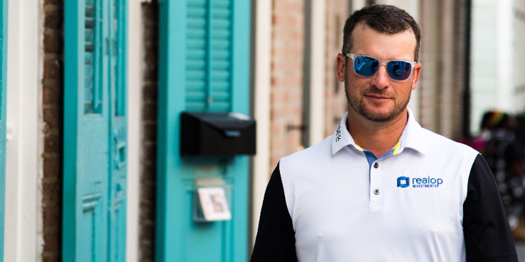 Chase54golf's tweet photo. From the links to the streets. Where does your #CHASE54 style take you? Feat. @KyleThompsonPGA #Team54 https://t.co/yGMCoWOnET
