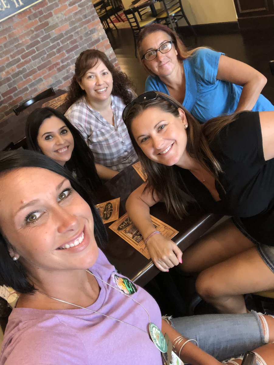 MsElliottiteach's tweet image. 4th grade squad! @KellieMcclarty @kjmcror #vcsplc @spiritbelieves @carrieadevaney @JamieRob06 @epicmrsholloway