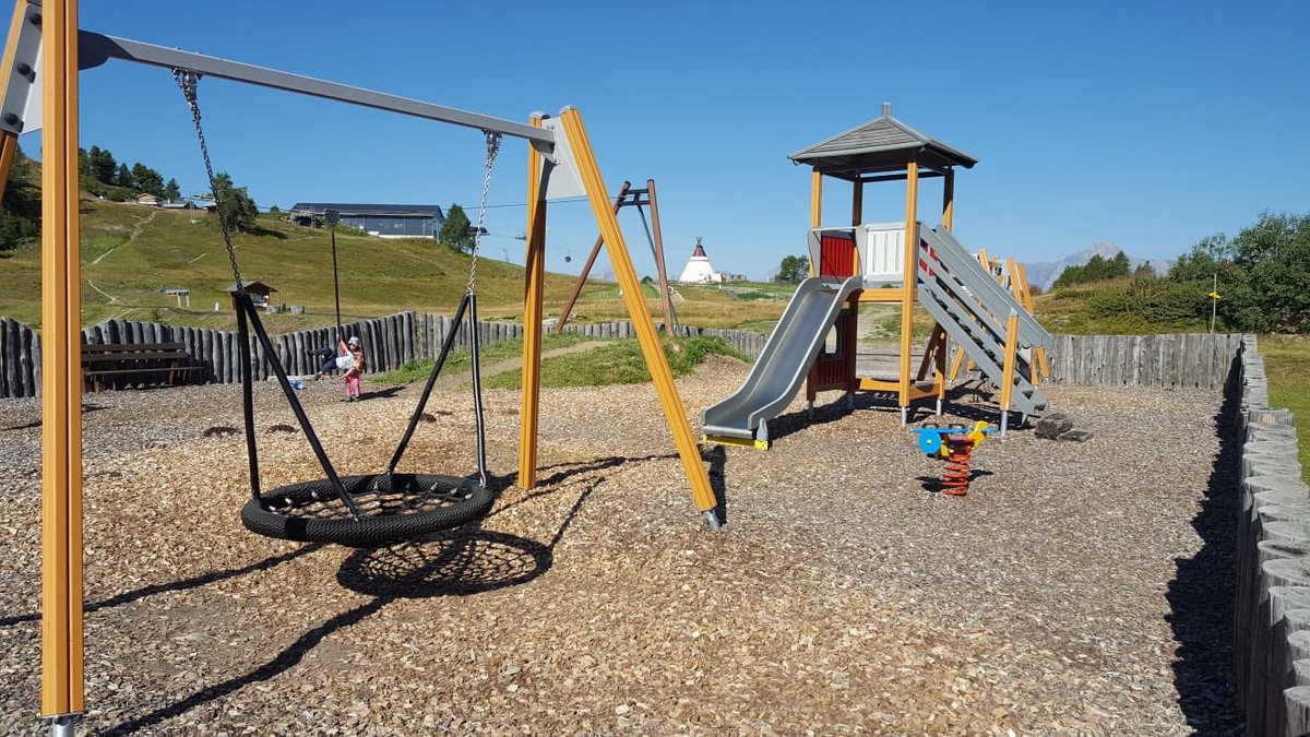 PackedAgain's tweet photo. Again a great mountain top visited today, #thyon2000 and what a surprise we found! Kids paradise play area! #4vallees chapeau! Every station top has an amazing kids activity area! Bravo super génial #nendaz #wallis #myswitzerland #moneteenmontagne #valais #packedagainathome https://t.co/2Pp3X8c4qU