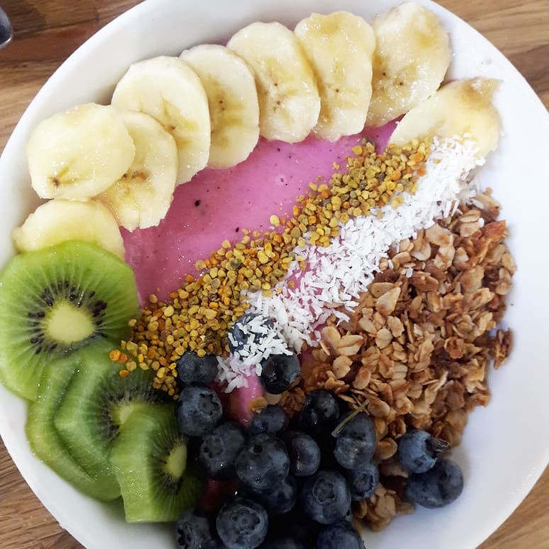 Blu_Grover's tweet photo. This is my soul food π #smoothierevolution #treatyoself #themightybowl https://t.co/4FaI35c1et