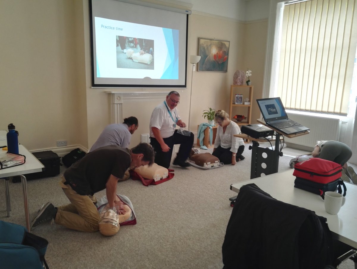 TidalDirect's tweet photo. A warm hello to all @3CountiesHour #ThreeCountiesHour ✨Delighted to be a #Cheltenham #Gloucestershire #business sharing #firstaid #workplace #training & #makingadifference #CPR #SafetyFirst 💚 #LetsDoLocal https://t.co/YIiURYajAZ