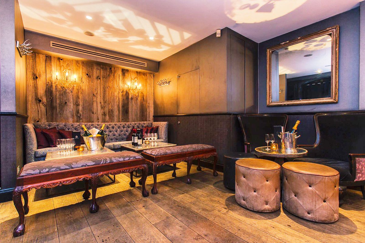 MewsofMayfair's tweet photo. Enjoy after work drinks in our Courtyard Bar. Reserve a space for groups of up to 30 guests and wow them with a fantastic selection of canapes and Champagne
#MewsofMayfair #MeetMeAtMews #Events #DrinksReception #Event #London #Mayfair #Champagne #Enquire https://t.co/q2mrubHA5P