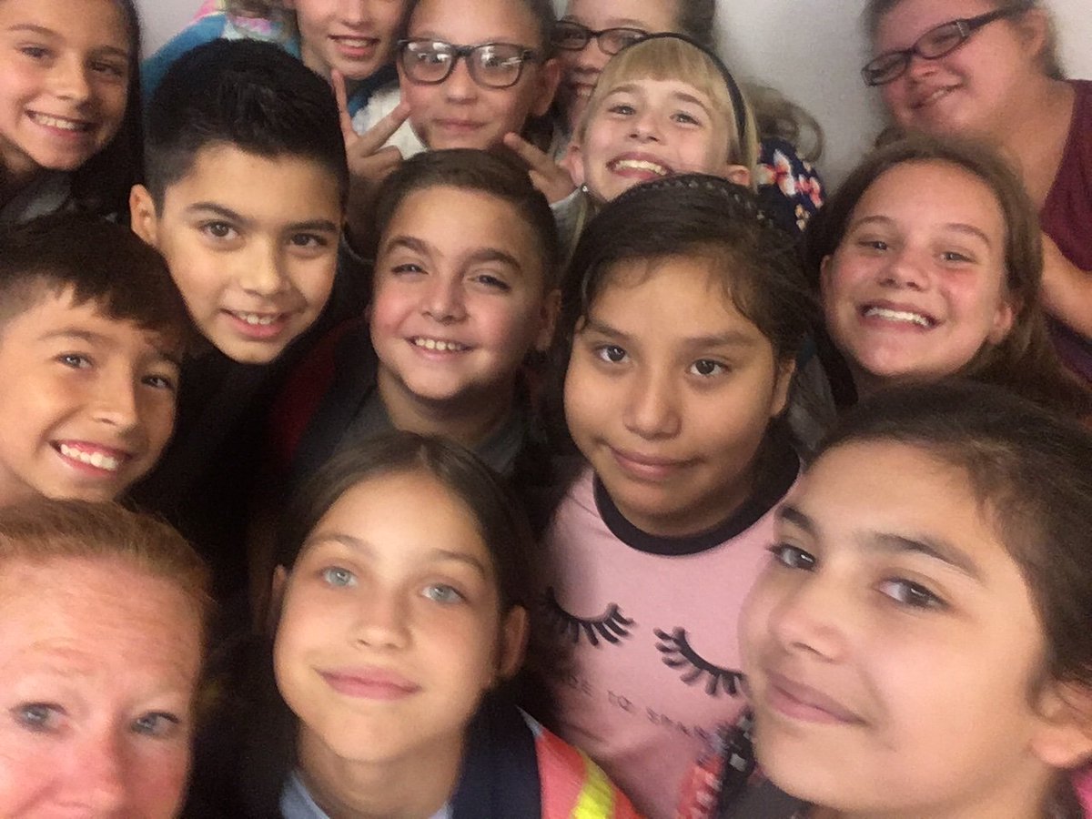 MsJohnson1028's tweet photo. End of the day shennannigs!  #GlenOaksSchool https://t.co/wnhB5sD3AS