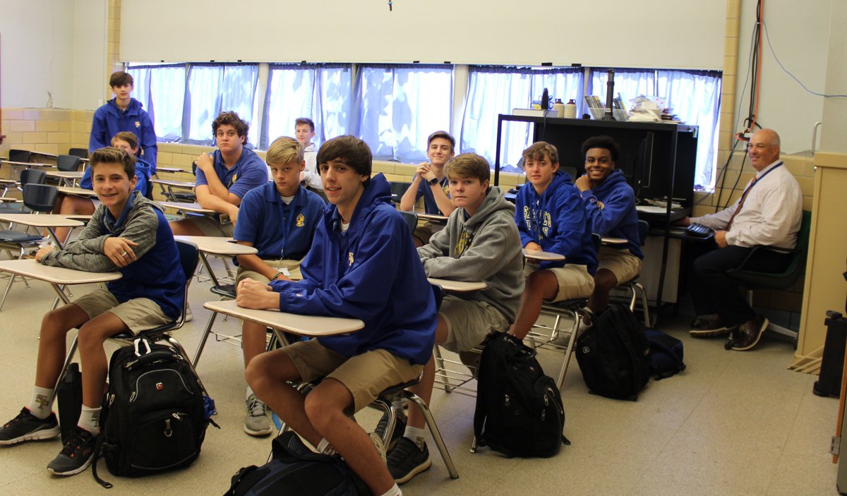 SPSWolfpack's tweet photo. Today @wolfnationsps met with their packs for the first time this school year. #BackInThePack #StPaulsFOREVERMORE https://t.co/18c5Rshafr