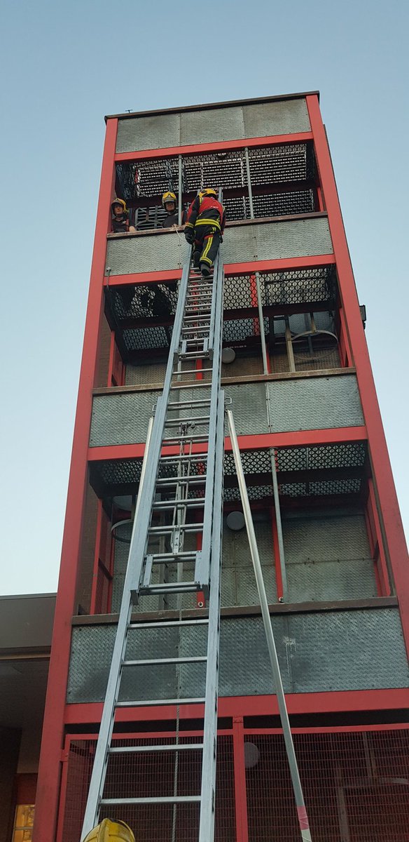 bellcfr's tweet photo. @FoleshillFire @WestMidsFire 
13.5M Ladder training with leg lock https://t.co/YCHDuSVNhq