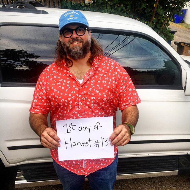 LightningWines's tweet photo. Randy is ready to rock this harvest!
#lightningwines #imetrandy #harvest2018 https://t.co/WYrXOx3gAb https://t.co/eUP83On3cG