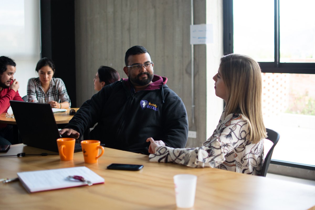 IMPAQTOec's tweet image. Nuestros #Emprendedores del programa de incubación #IMPAQTOLabTECH están recibiendo una #mentoría 1:1 con nuestro increíble equipo de mentores! #HacemosIMPAQTO @lesliejarrin @vbarbery @julian_maya