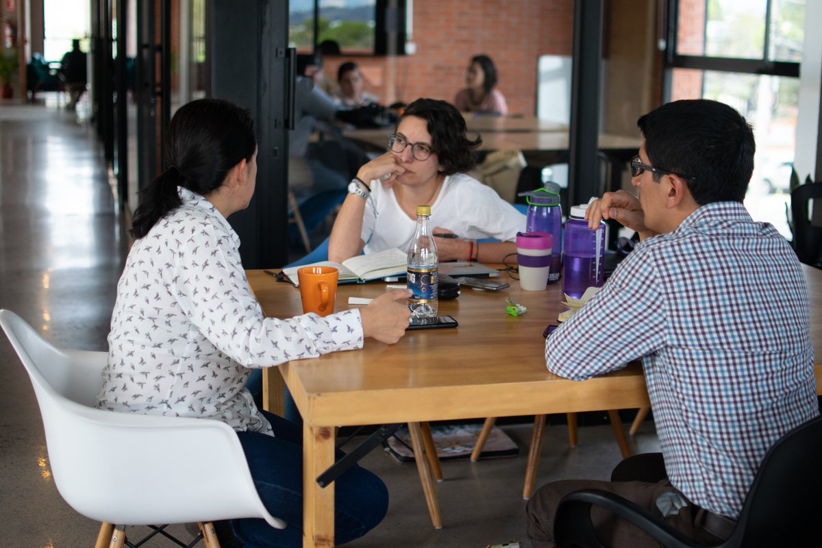 IMPAQTOec's tweet image. Nuestros #Emprendedores del programa de incubación #IMPAQTOLabTECH están recibiendo una #mentoría 1:1 con nuestro increíble equipo de mentores! #HacemosIMPAQTO @lesliejarrin @vbarbery @julian_maya