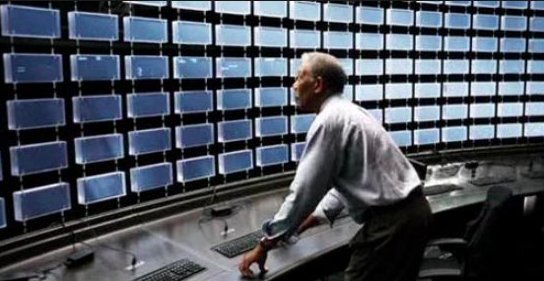 amgilb01's tweet photo. me setting every screen in the office to the live stream of #PostMalone plane landing https://t.co/BG97U2nLAM