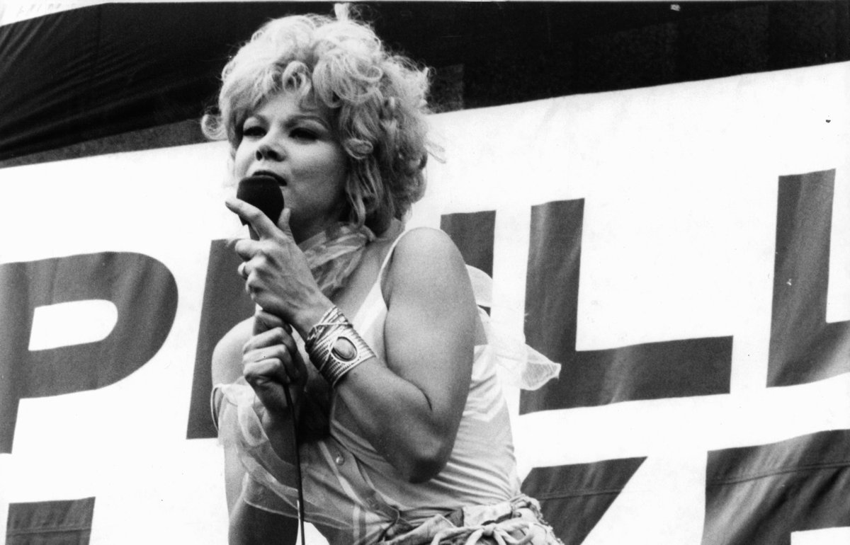 Eng_Matthew's tweet photo. Barbara Harris was completely fearless in her performances, perpetually fascinating to watch, and largely responsible for arguably the greatest ending in cinema history. #RIP https://t.co/y2u7pupn3C