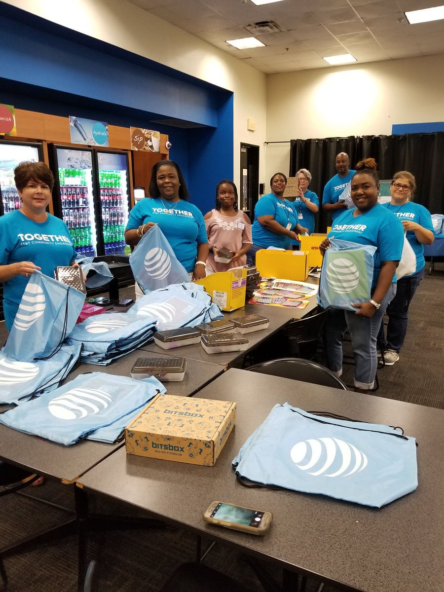teamdavis_oscc's tweet photo. Getting ready for Bitsbox and #backtoschool today @OS_CallCenter #AwesomeATSD #ATTimpact https://t.co/IHdaLTGE21
