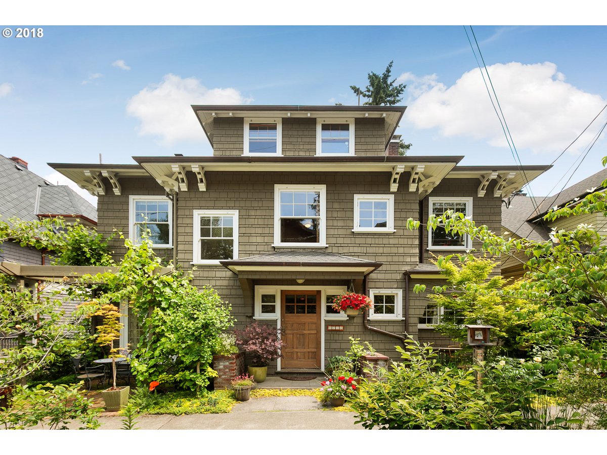 SeanZBeckerRE's tweet photo. Sold! Congrats to Erika &amp; George on the purchase of their gorgeous Craftsman in the heart of NW Portland. 

1714 NW 32nd Ave, Portland, OR 97210 | 4 Bed, 2.1 Bath | 4622 sqft | ML#18621969 

For more homes for sale in NW Portland check out: https://t.co/bwSoAxKFpI https://t.co/UpVULcopgp