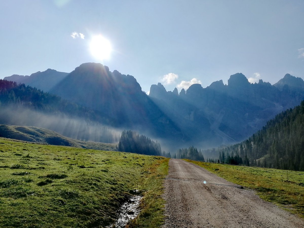 AbaZuani's tweet photo. Oggi Mulaz
#Mulaz #PaleDiSanMartino #HikingMode #Hiking #GenteFuoriStrada #NeverStopExploring https://t.co/t5qDDQW3OU
