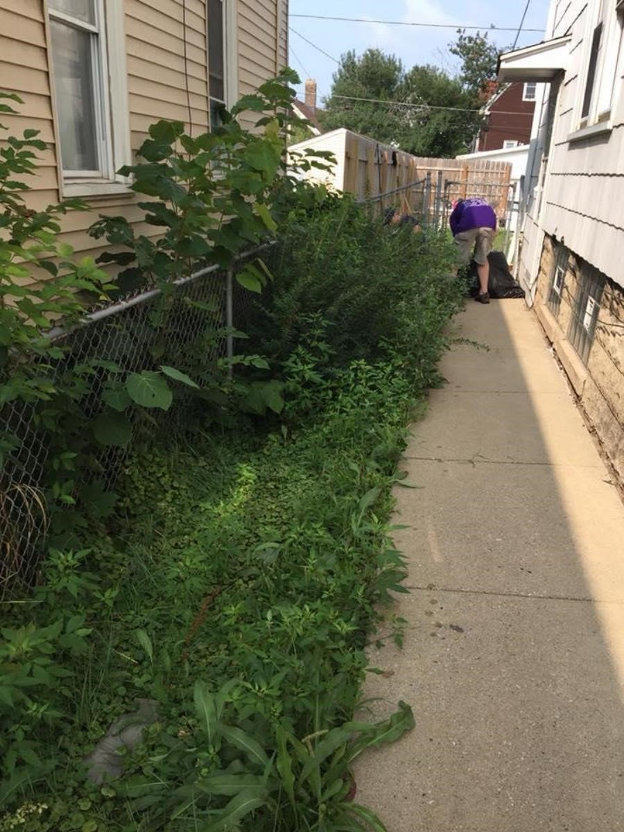 EUA's tweet photo. Thank you to all of our employees who volunteered for Saturday's @rtmilwaukee #BlockBuildMKE. Happy to have helped make a difference to the homeowners and community in the Clarke Square neighborhood. https://t.co/X1rwCYYtom