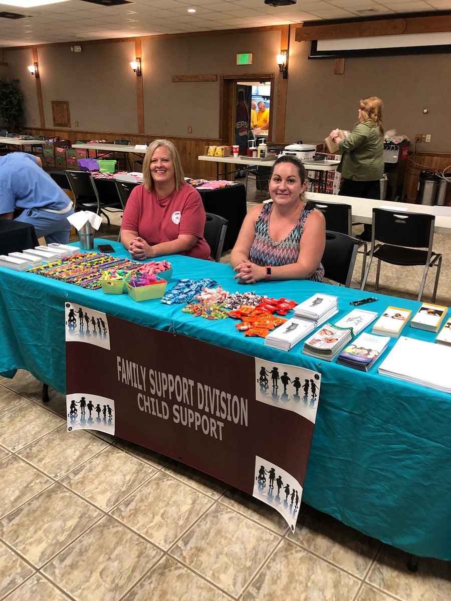 DSS_Missouri's tweet image. The Family Support Division’s Child Support Unit in Rolla participated in a Back to School Fair hosted by the Mercy Clinic. The volunteers said they answered a lot of questions and had a good time at the fair. Thank you to all those who volunteered! #CSAMonth #WeServeMO