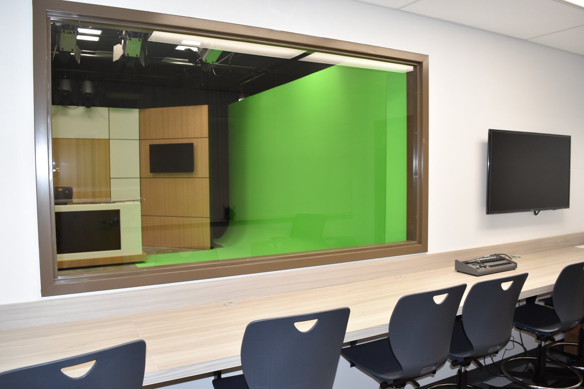 ISDSchools's tweet photo. The @ISDAcademies have a new space for students interested in art, robotics, broadcasting and digital media at Independence Arts and Technology. https://t.co/9M71OWF7dC #isdstrong https://t.co/p5jPBSbJxb