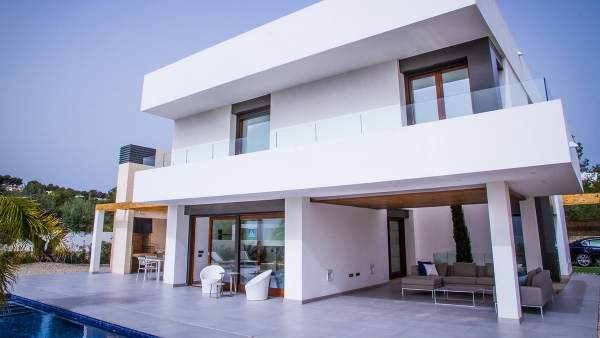 Bruselas acaba de aprobar la nueva normativa 2018/844, que obliga a partir de 2021 a que todas las edificaciones de obra nueva o rehabilitadas sean energéticamente eficientes y dispongan de energía renovable generada en el propio edificio ow.ly/WjPz30lqtBg  vía <a href="/20m/">20minutos.es</a>